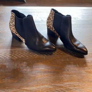 Women’s Via Spiga 1/2 Leather and 1/2 Calf Hair Leather Ankle Boots Size 7M